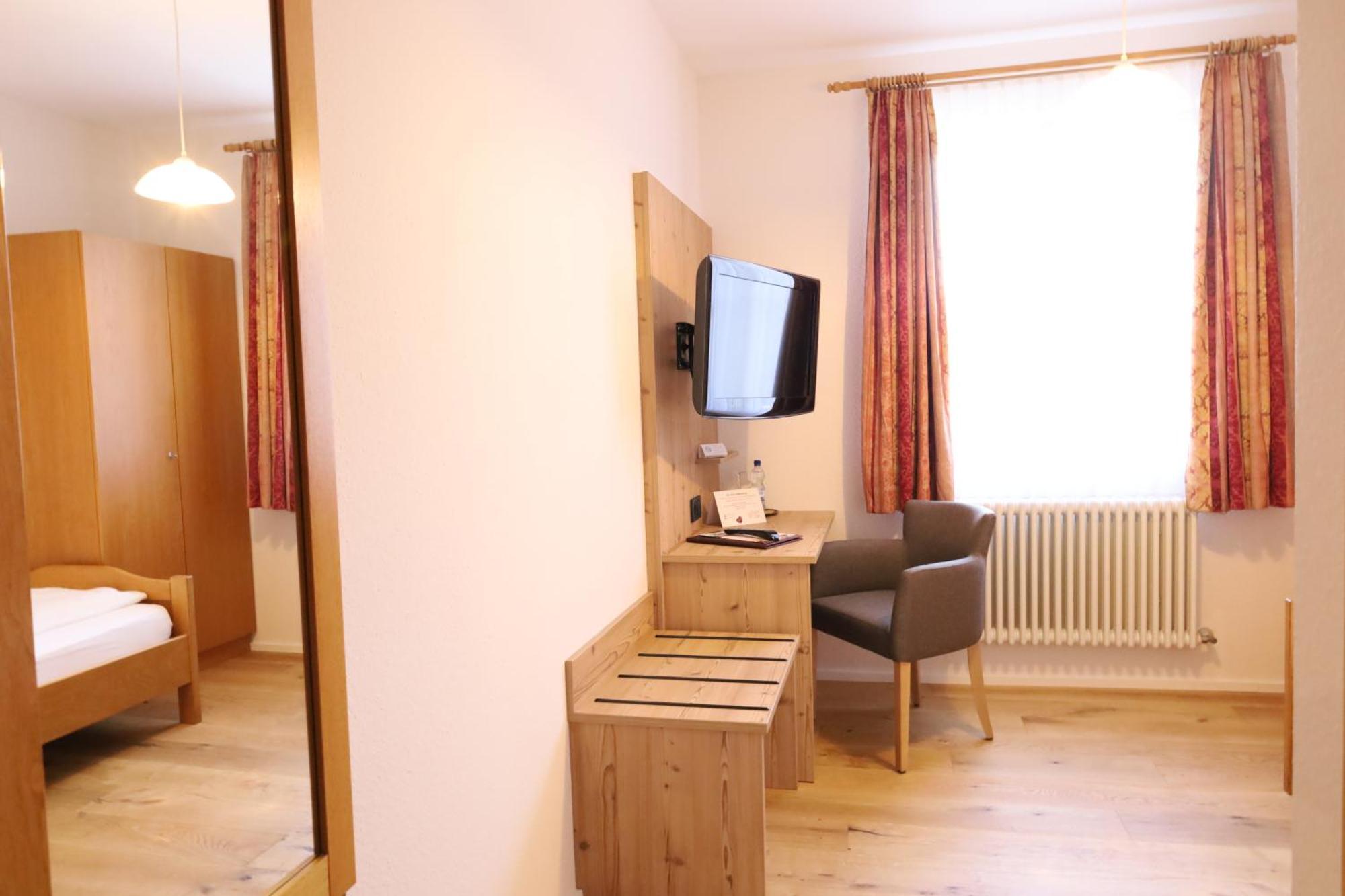Hotel Gasthof Zur Post Wolfegg Exterior foto